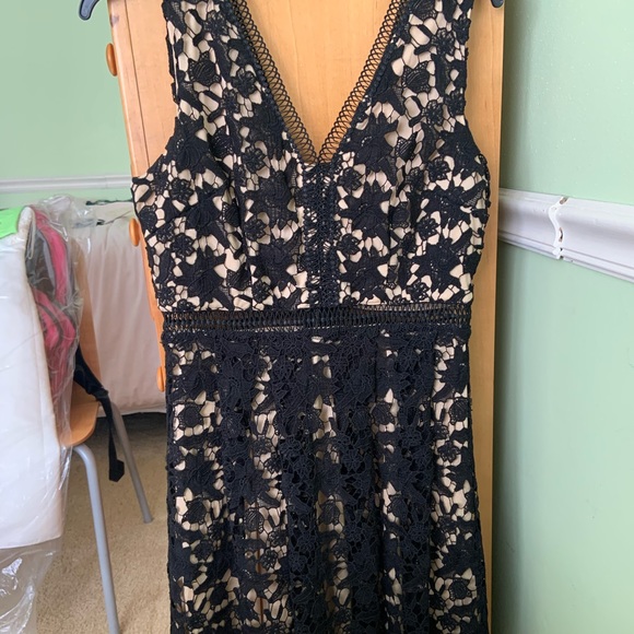 Lace formal dress with low V back - Picture 1 of 3